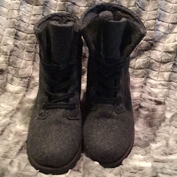 Womens’s Bearpaw Krista Grey Boot - Picture 1 of 8